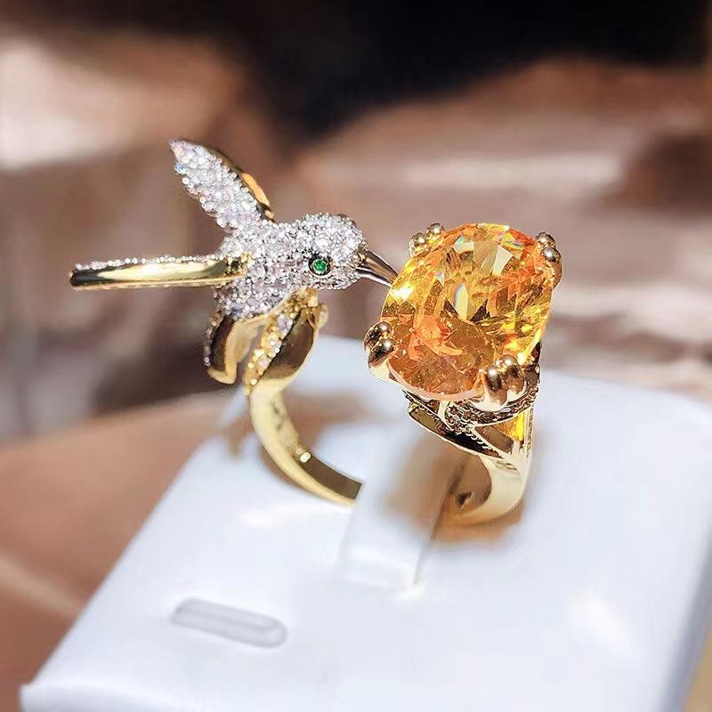 Рекомендует женское кольцо Haute Couture Design Colored Treasure, имитация кольца Santa Maria Sea Blue Treasure Hummingbird Ring