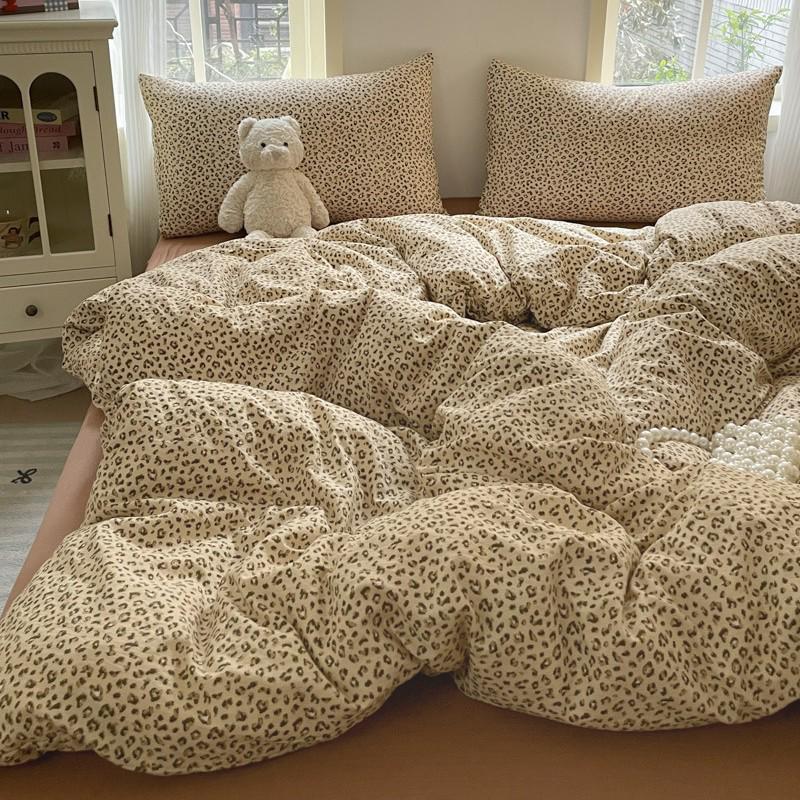 G5Z25 Jacquard Four-Piece Nude-Sleep Bedding Set with Cloud-Feel Double-Layer Gauze  for Girls, Includes Duvet Cover and Fitted Sheet