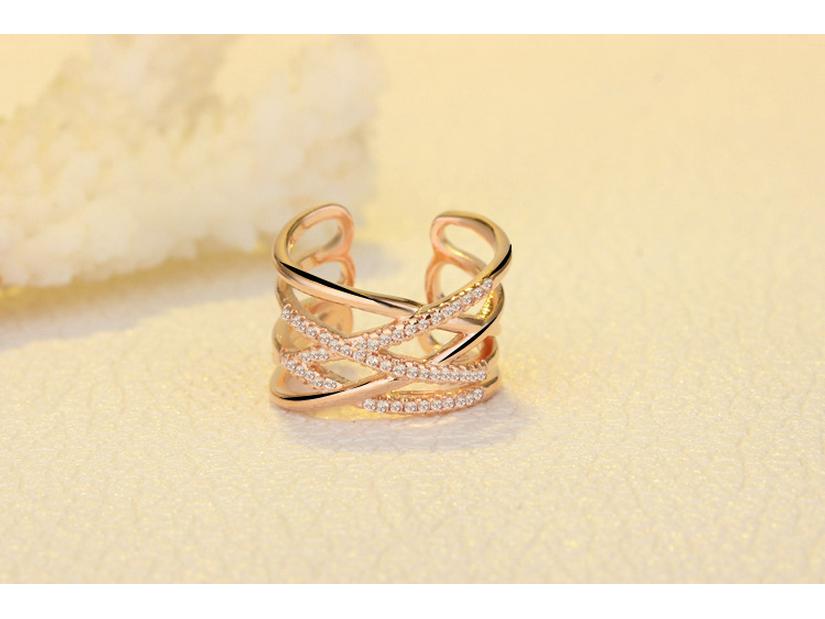 Женские кольца в стиле ретро с преувеличенными размерами — в европейском, американском, японском и корейском стилях с мизинцем, украшенным бриллиантами, и простыми открытыми дизайнами.