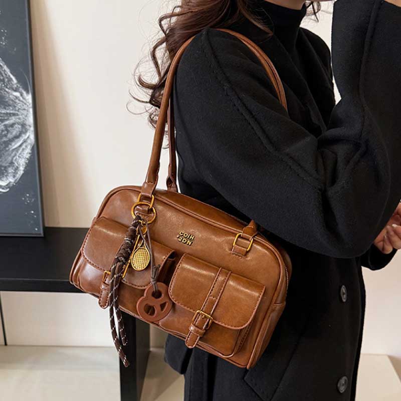 Women's Retro Solid Color Pu Leather Shoulder Bag with Multiple Pockets Large Capacity Comes with A Detachable Accessory Charm