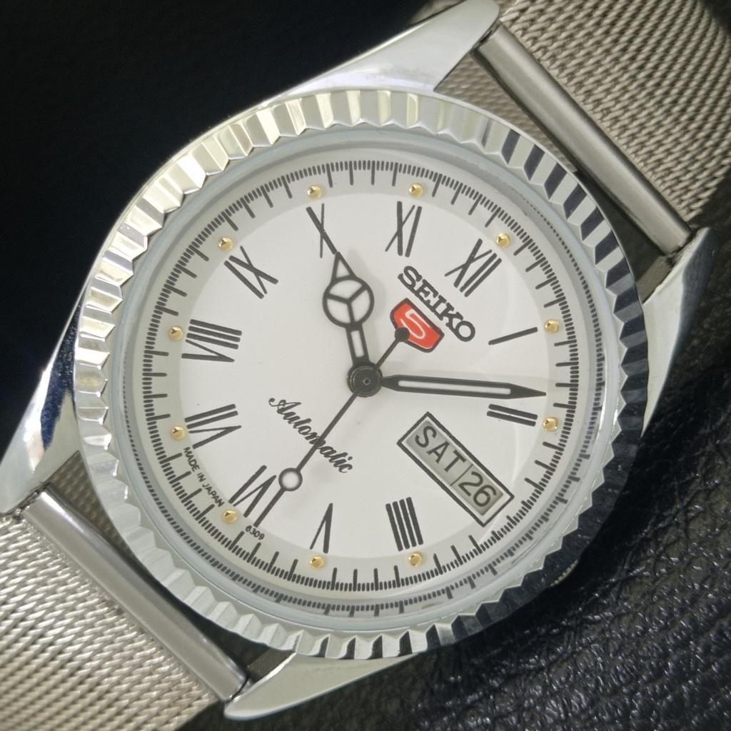 ЯПОНСКИЕ ВИНТАЖНЫЕ ОТРЕМОНТИРОВАННЫЕ МУЖСКИЕ АВТОМАТИЧЕСКИЕ ЧАСЫ SEIKO 5 С РИМСКИМИ ЦИФРАМИ a442051-a