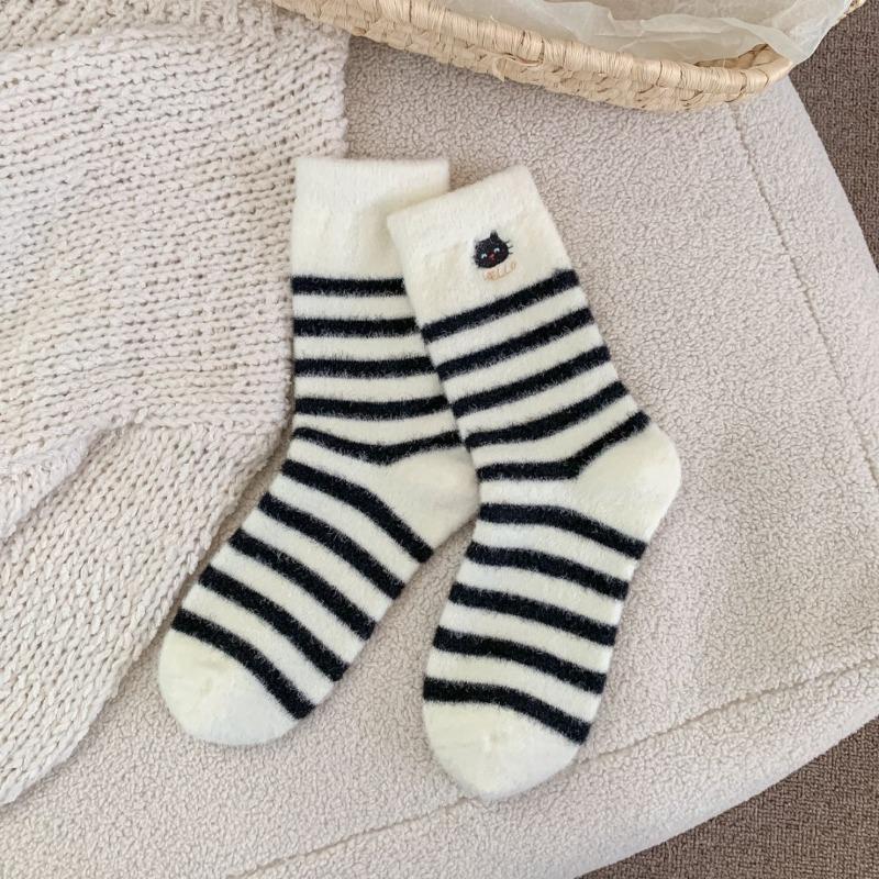 Thick and Fleece Embroidered Cat Long Socks for Autumn and Winter, Cute Fleece Thick and Warm Women's Socks, Australian Fleece Sleep Socks