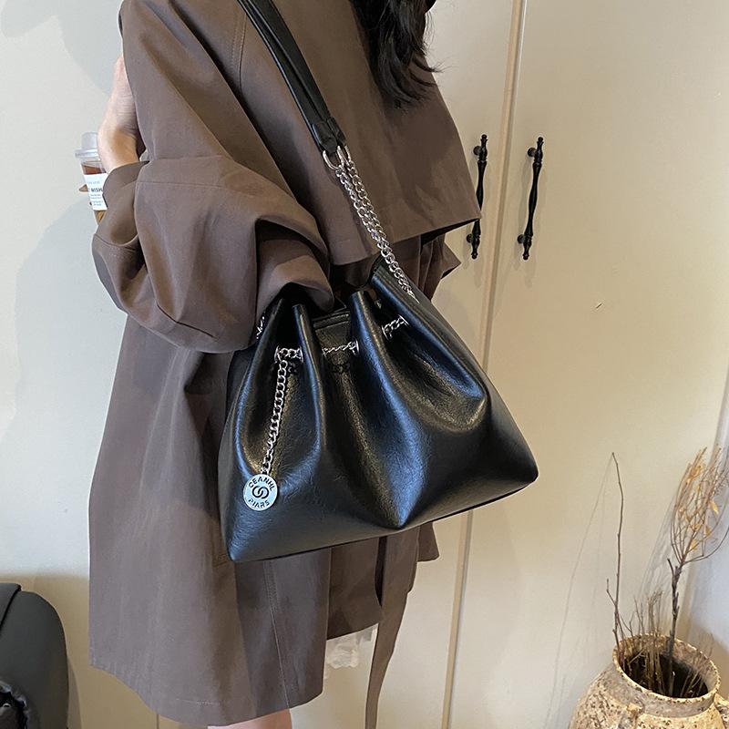 Soft leather handbag 2025 new women's bag simple retro small leather bag fashion cosmetic bag solid color chain diagonal backpack