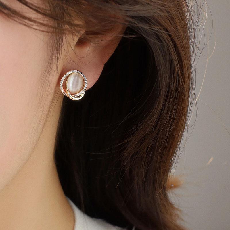 Модные новые круглые серьги-гвоздики из бежевого опала для женщин, золотистого цвета, геометрические, эффектные, аксессуары для ушей AVE