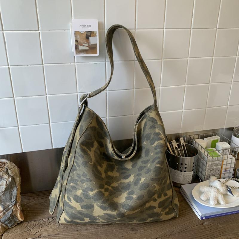 Leopard Print Canvas Bag Women's New Korean Autumn and Winter Large-capacity Commuting Shoulder Bag Tote Bag Lazy Loose Tote Bag