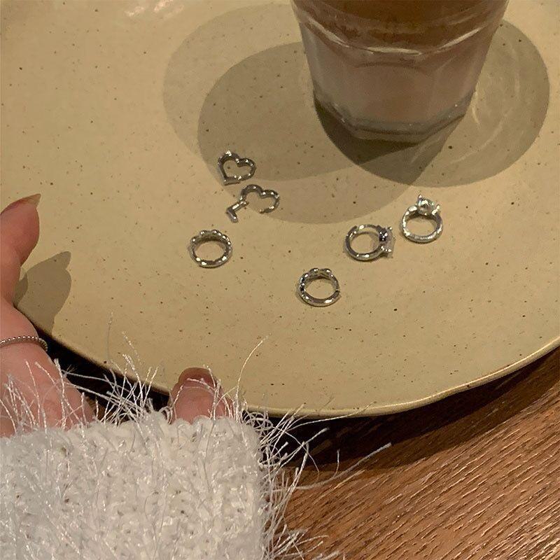 Винтажные красные серьги-кольца в гонконгском стиле: Элегантный женский аксессуар на осень/зиму