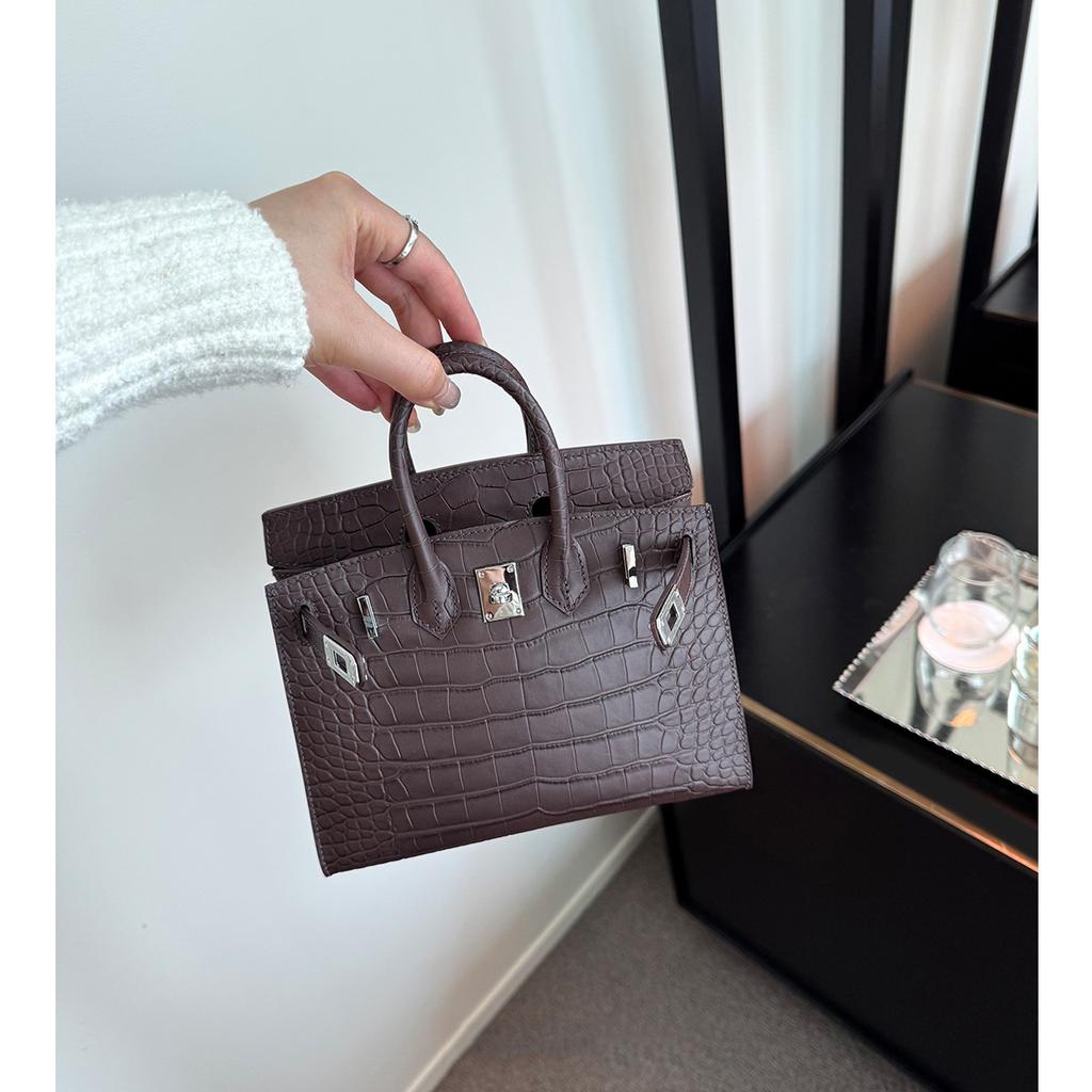 Премиальная женская сумка полуручной работы из вощеной нити с верхним слоем из коровьей кожи с матовым крокодиловым узором, мини-сумка платинового цвета 2025 г.