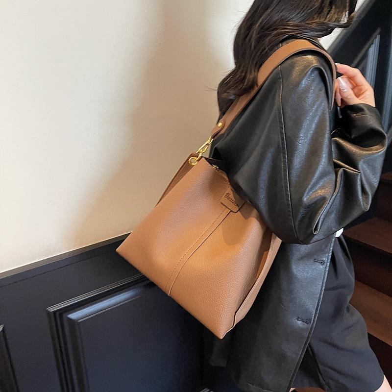 Large-capacity Bucket Bag Women's New Fashionable Autumn Versatile Broadband Shoulder Bag Simple Texture Messenger Bag