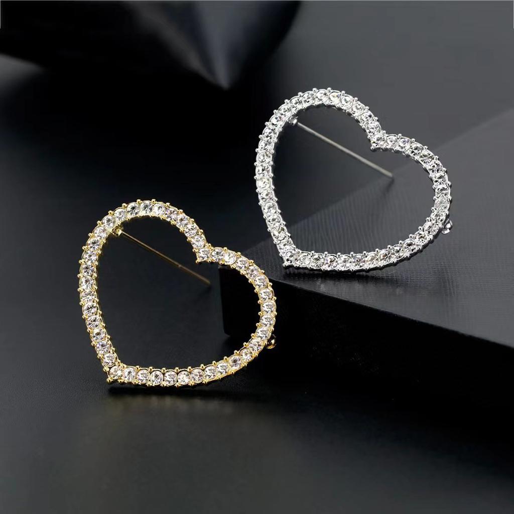 Set of 2 Delicate Alloy Breastpin with Dazzling Crystals Round and Heart Shaped Lapel Pin Women Badge Elegant Accessory