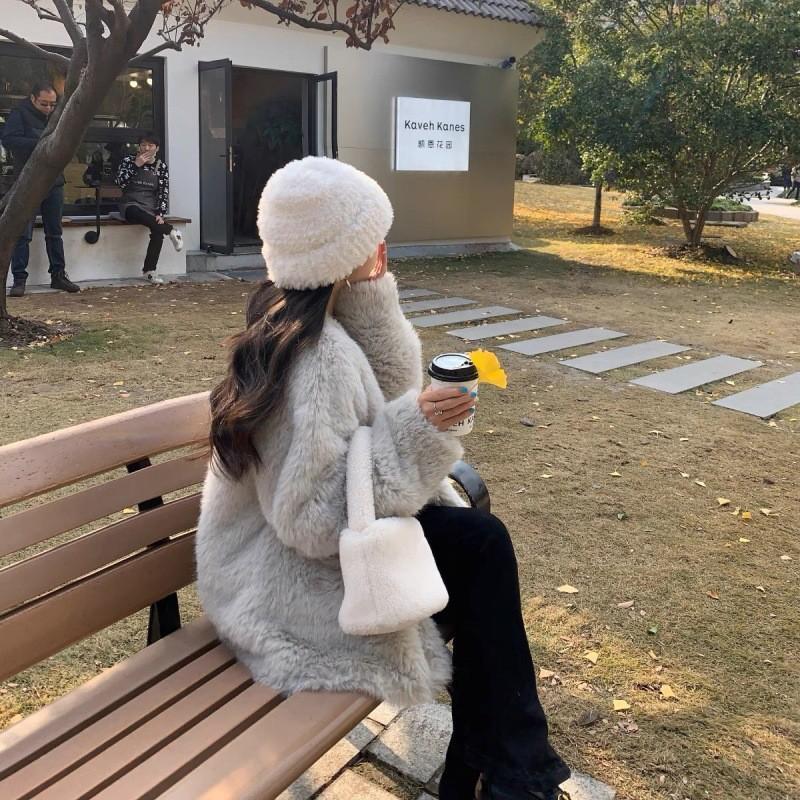 2024 Новая женская осенне-зимняя толстая теплая вязаная шапка с искусственным мехом для защиты ушей из пряжи