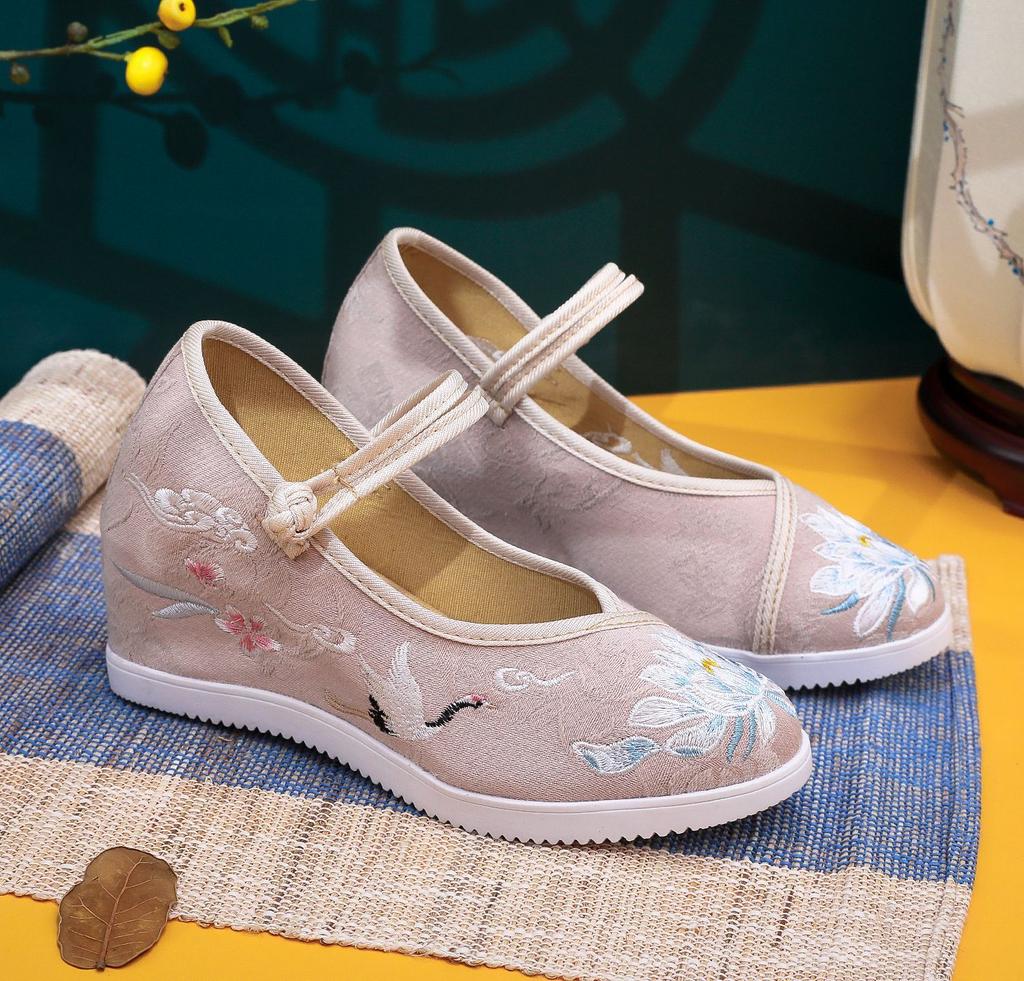 Crane, New Inner Height Increase, Old Beijing Cloth Shoes for Women with Hanfu Shoes, High Heels and Platform Embroidered Shoes
