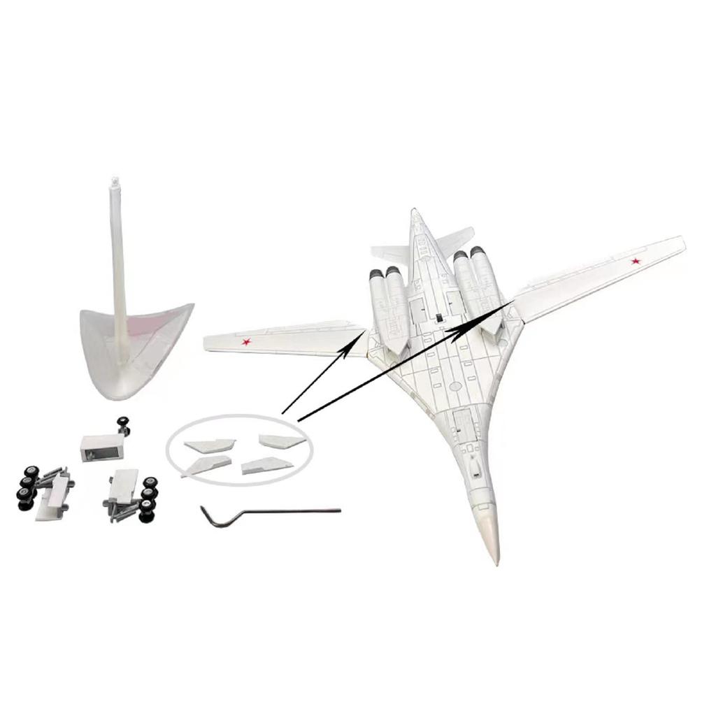 Российский стратегический бомбардировщик-истребитель Туполев Блэкджек Модель на выставке авиационной науки 1200 Ту-160