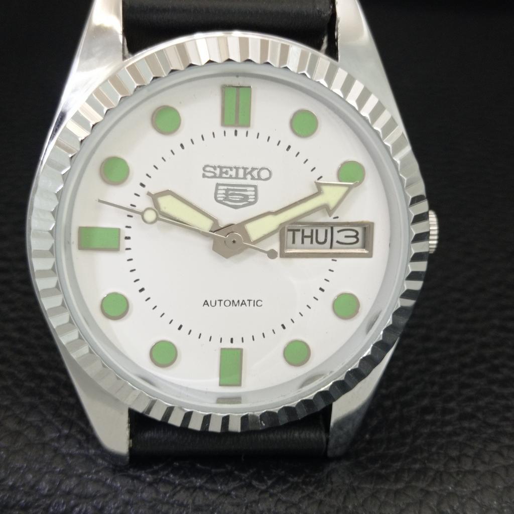 ВИНТАЖНЫЕ АВТОМАТИЧЕСКИЕ ЧАСЫ SEIKO 5 ВОССТАНОВЛЕННЫЕ ЯПОНИЯ МУЖСКИЕ БЕЛЫЙ ЦИФЕРБЛАТ a444285-1