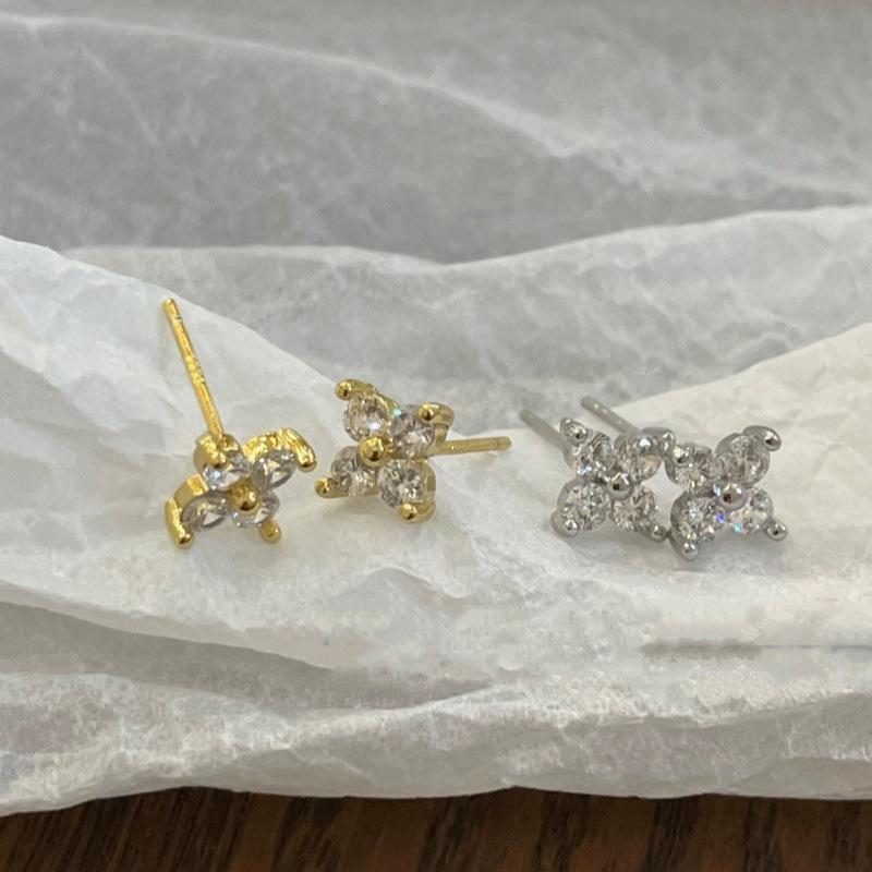 S925 Sterling Silver Mini Clover Stud Earrings Women's Exquisite Compact Temperamental High-Grade Earrings Zircon Simple Earrings