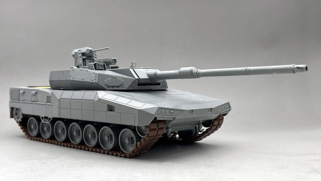 Amusing Hobby 1/35 Leopard 2 A-RC 3.0 Основной боевой танк следующего поколения Пластиковая модель AMH35A062 (танк)