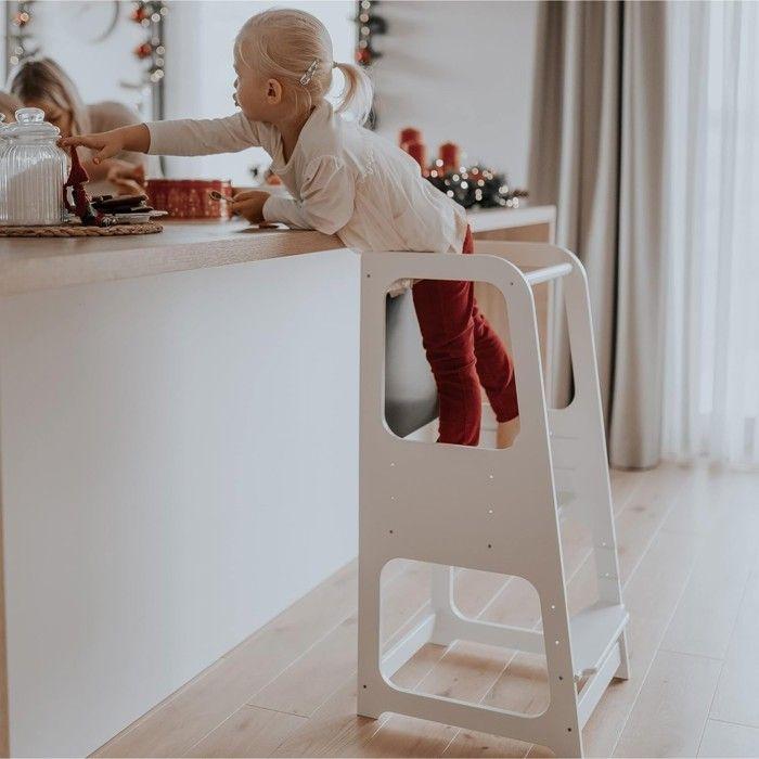Tour d’apprentissage Montessori GINGER HOME blanche avec tableau noir et hauteur réglable – meuble éducatif pour enfants 1 à 4 ans