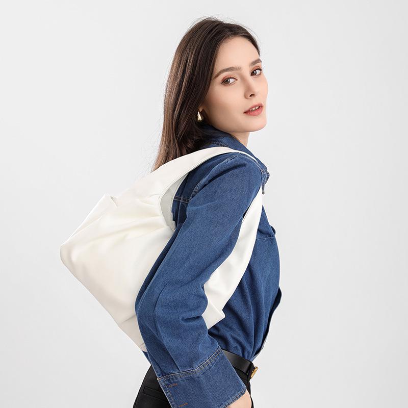 2025 новая нишевая ручная сумка-облако с плиссированной текстурой, европейская и американская модная сумка-круассан, большая сумка, женская сумка