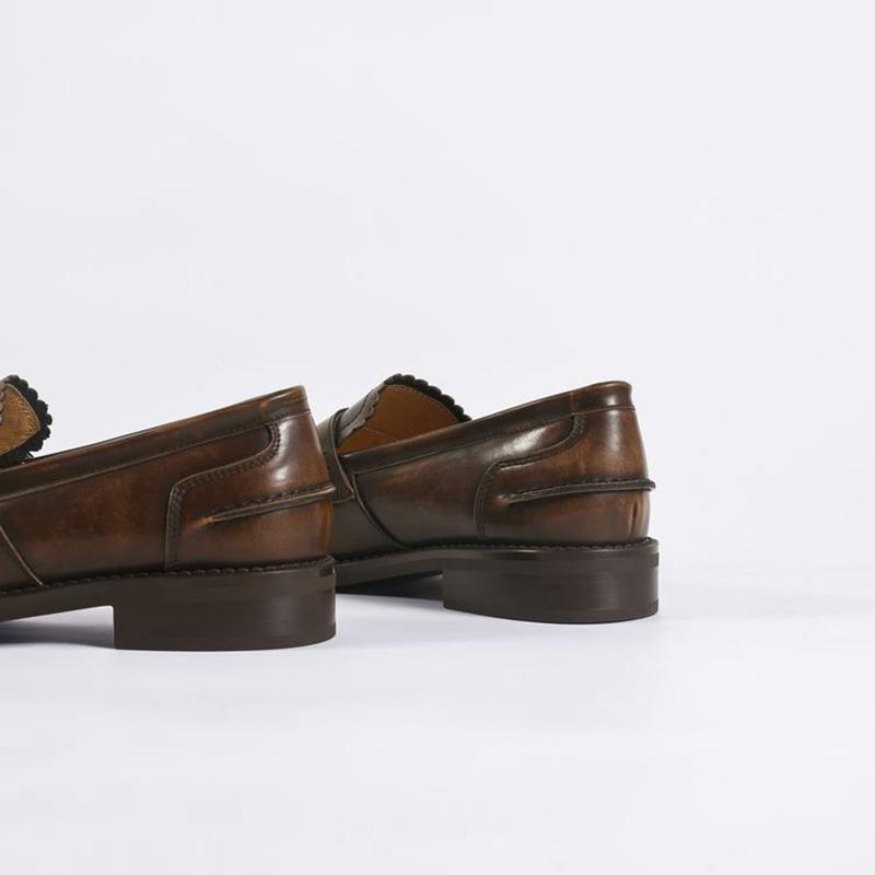 Модная женская новая кожаная коровья кожа круглый носок средний каблук металлическая пряжка ремня стиль колледжа туфли-лодочки ретро повседневная обувь