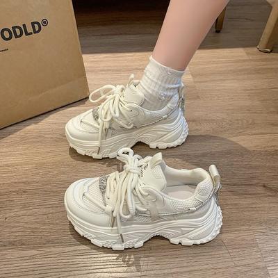 Показывающие маленькие ноги, кроссовки на толстой подошве, увеличивающие рост женские 2025 новые весенне-осенние европейские товары популярны, супер популярны