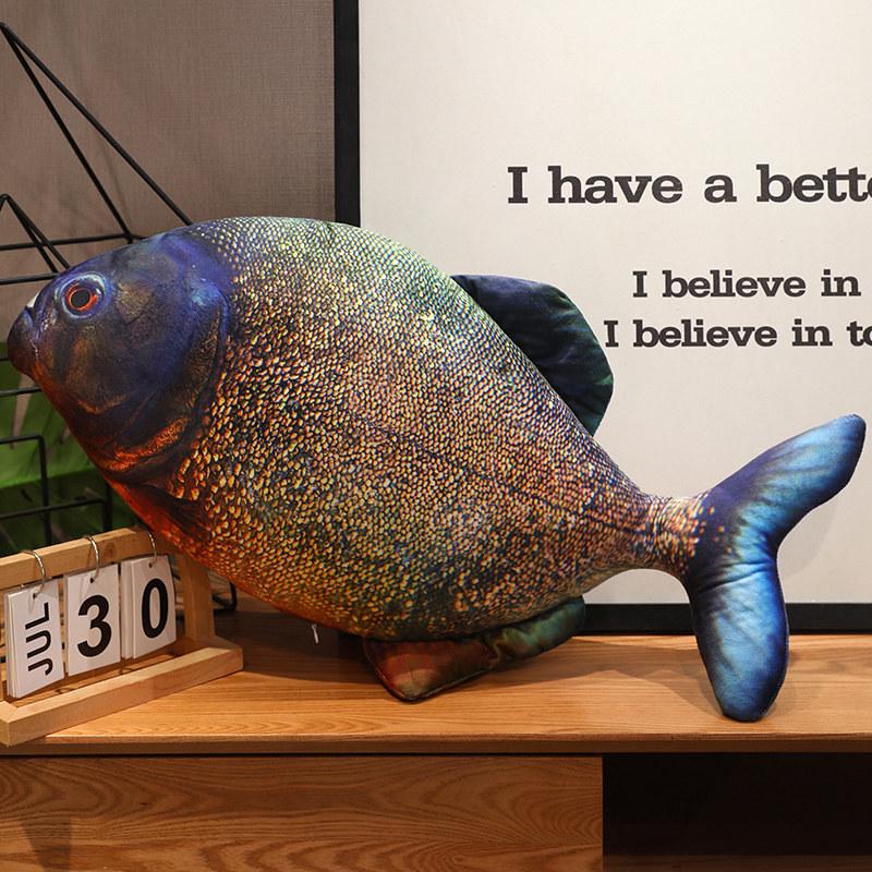 Мягкая подушка в виде рыбки-карася — детская диванная подушка и игрушка в черно-желтом цвете.