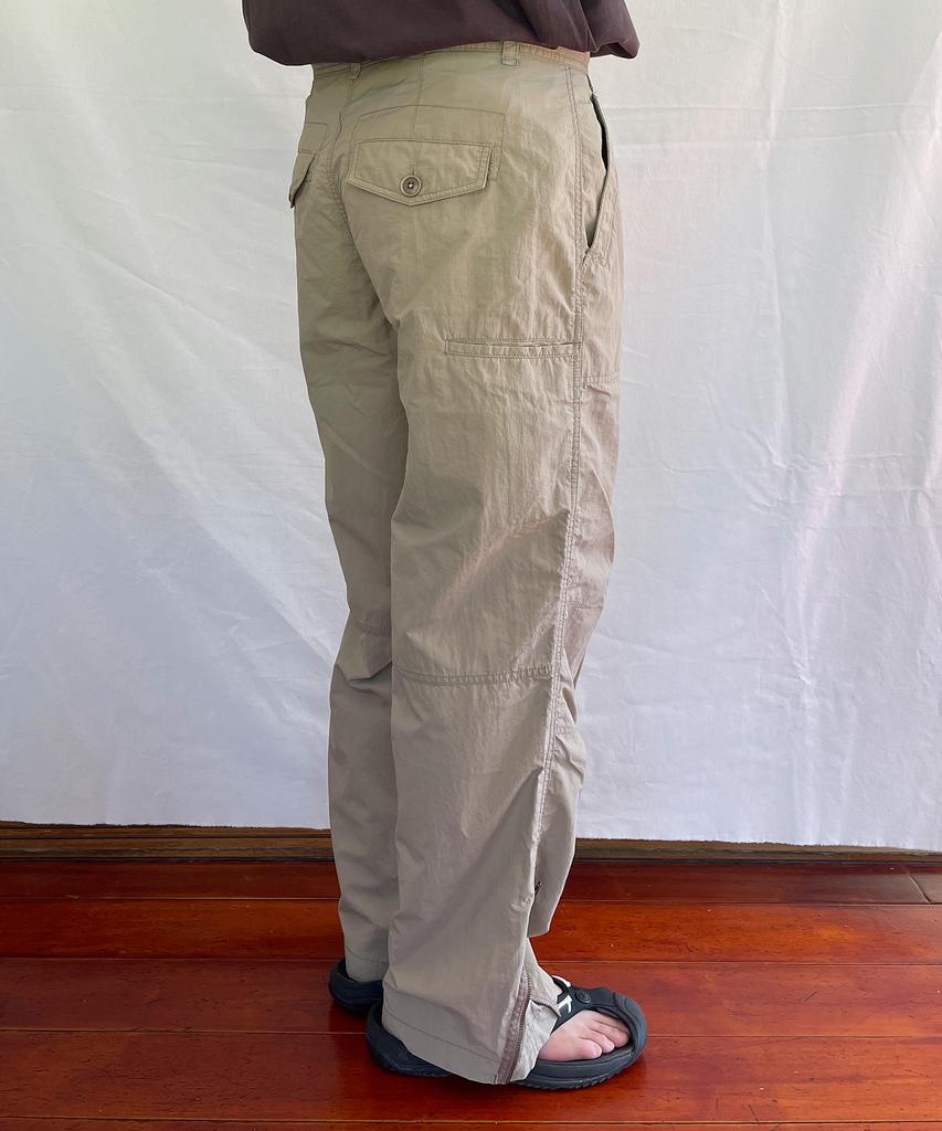 YOUNEEDGARMENTS Утилитарные нейлоновые брюки-карго (бежевый)