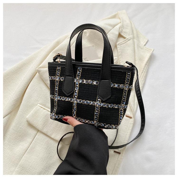 Клетчатая шерстяная трендовая сумка-тоут большой вместимости 2025 новая повседневная осенне-зимняя простая модная портативная сумка