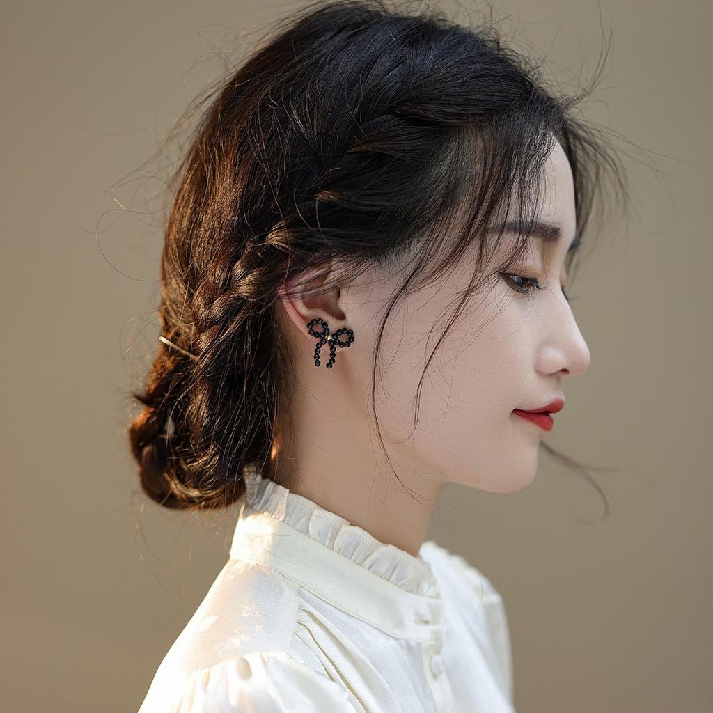 Trendy and cool girl style black spinel bow S9Silver-tone earrings for commuting