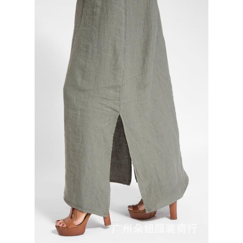 Стильное повседневное платье с разрезом на шее