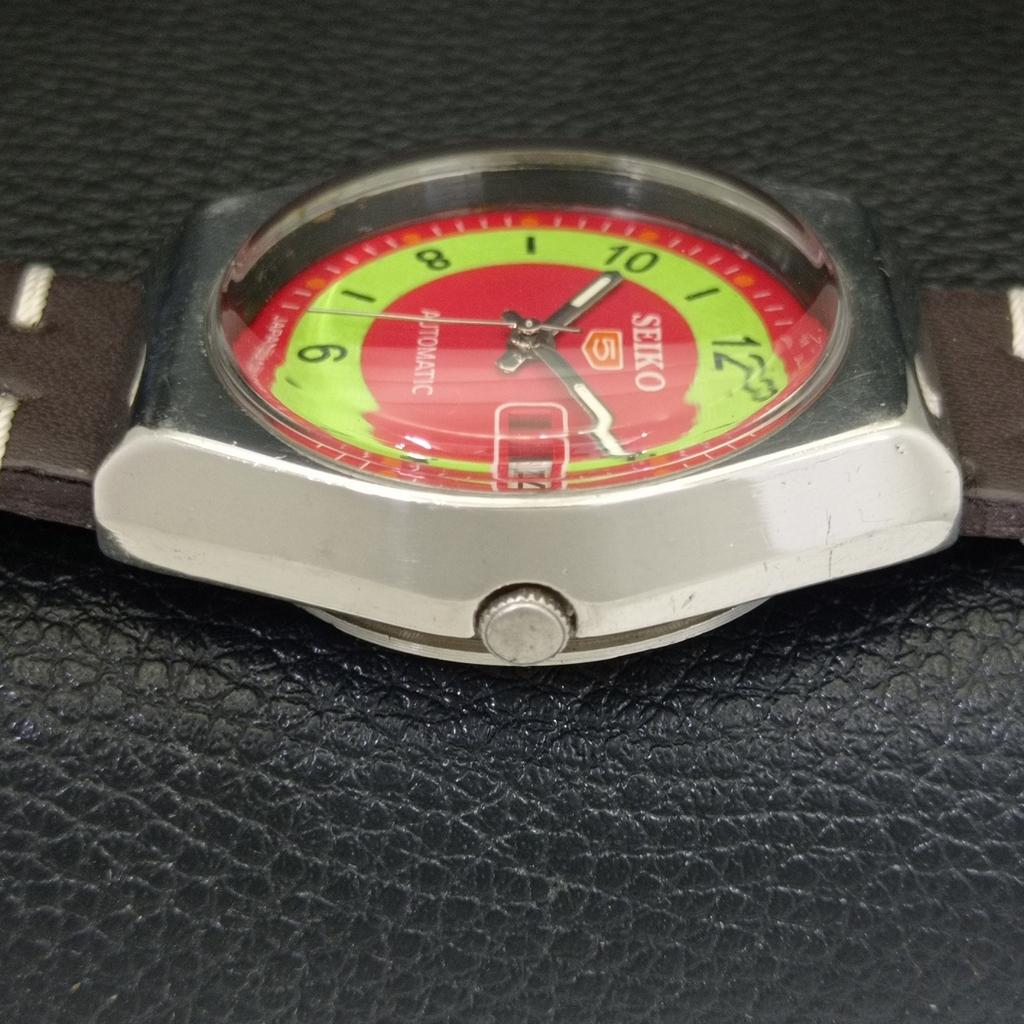 ЯПОНИЯ 6309A ВИНТАЖНЫЕ МУЖСКИЕ АВТОМАТИЧЕСКИЕ ЧАСЫ SEIKO 5 С ЦИФЕРБЛАТОМ КРАСНОГО ЦВЕТА a702726-1
