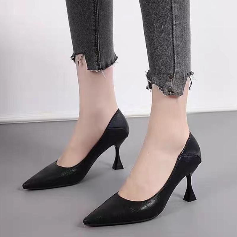 Мода 2024 года, весна и осень, новые модные однотонные туфли с острым носком и небольшим вырезом для женщин