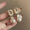 Серьги в форме барочного сердца из серебряной иглы с жемчугом и цирконами