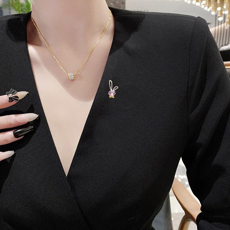 Blucome Cartoon Sweet Cute Inlaid Artificial Yellow and White Crystal Big-eared Rabbit Brooch Animal Small Pin