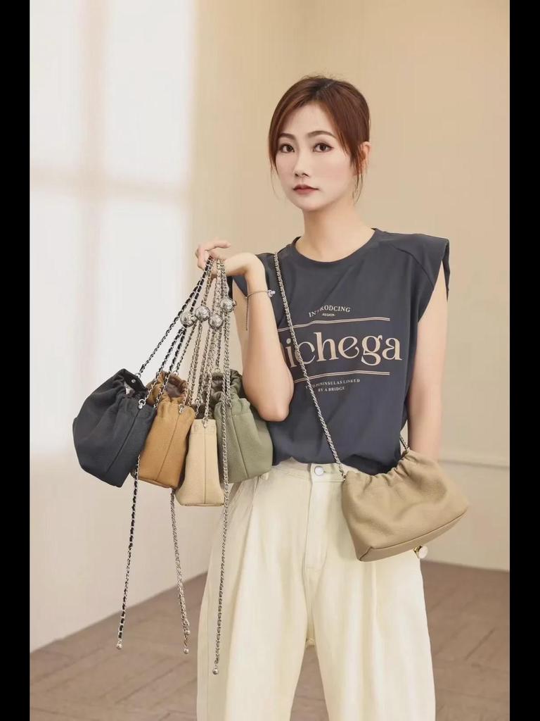 2024 Модная плиссированная кожаная сумка Cloud с золотой цепочкой – женская маленькая квадратная сумка-мессенджер через плечо