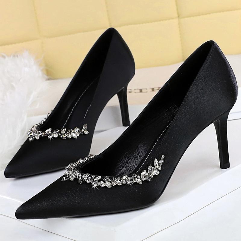 Fashion 2025 NEW silks satins Women Pumps Rhinestone design High Heels Stilettos 10 cm and 7 cm Luxury banquet shoes Sexy party shoes