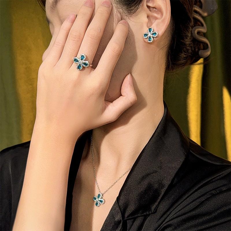 Hot Clover Jewelry Set Gold Plated Brass Zircon Inlaid Fashion Daily Wear