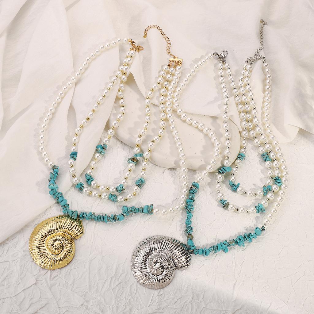 European and American Beach Holiday Wind Conch Pendant Necklace Summer Fresh Pearl Gravel Multilayer Necklace