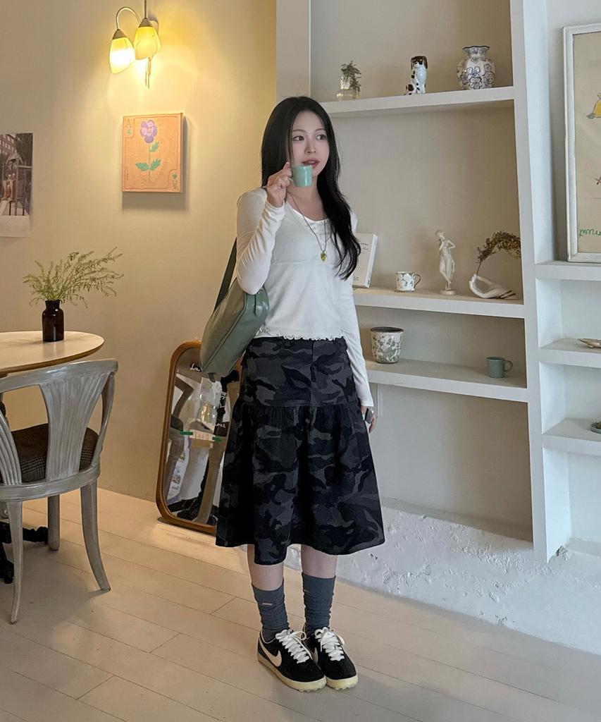 Tofi Woman W Back Flap Flare Skirt (Charcoal)