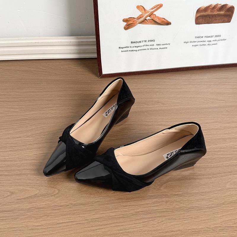 French pointed single shoes summer new design sense temperament shallow mouth gentle splicing commuting one-pedal single shoes