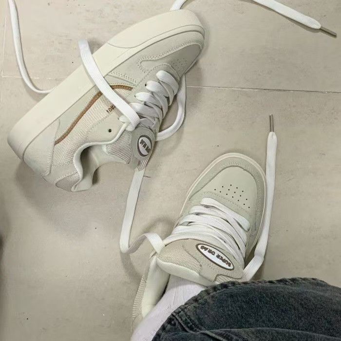 Корейская версия универсальной пары повседневной хлебной обуви 2025 Корейская ретро меховая низкая кеды мода Майяр супер огонь