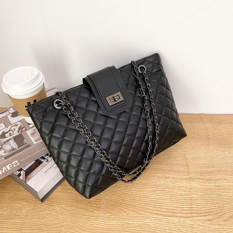 Женская сумка через плечо с цепочкой и алмазной вышивкой - мода осень/зима 2020 года