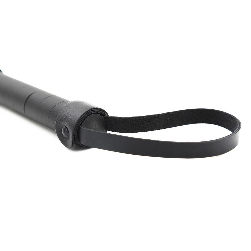 Кожаный кнут с множеством кистей для практики порки