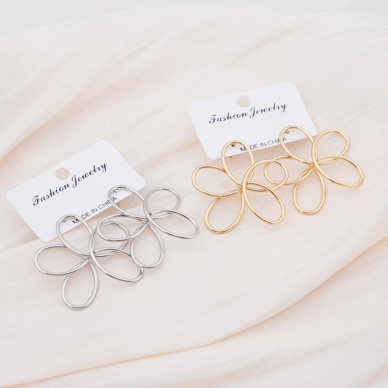 Hollow Out Metal Big Flower Drop Earrings for Women Simple Exaggerate Vintage Party Dangle Earrings Golden Silver Jewelry