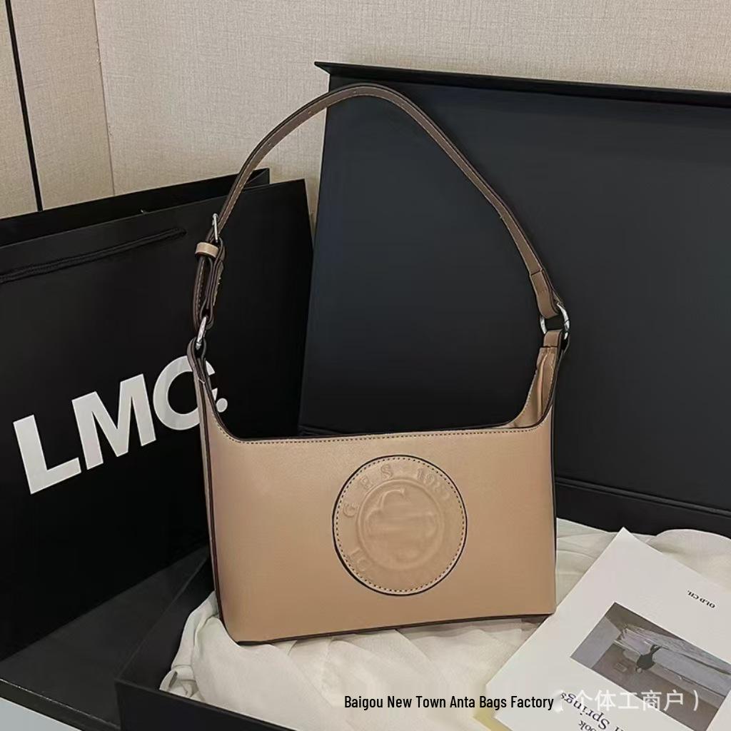 Trendy High-End Women's Niche Fashion Shoulder Crossbody Bag with Versatile Print Letter Design