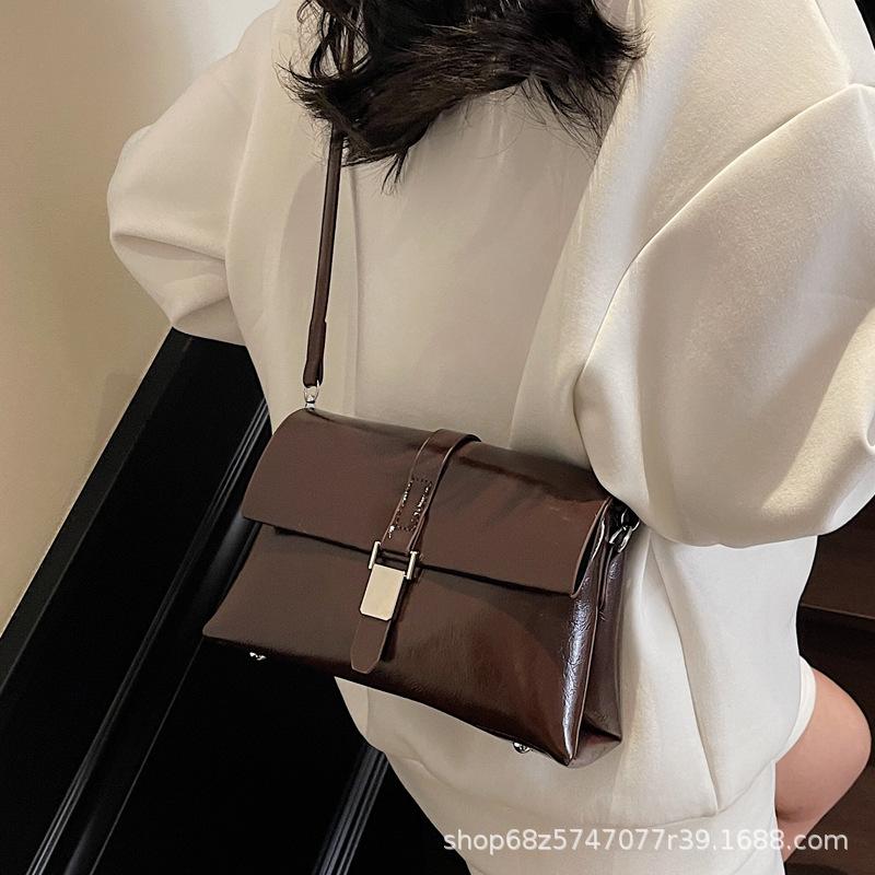 Retro casual commuter bag women's simple and versatile bucket bag 2025 spring niche fashion one-shoulder underarm bag