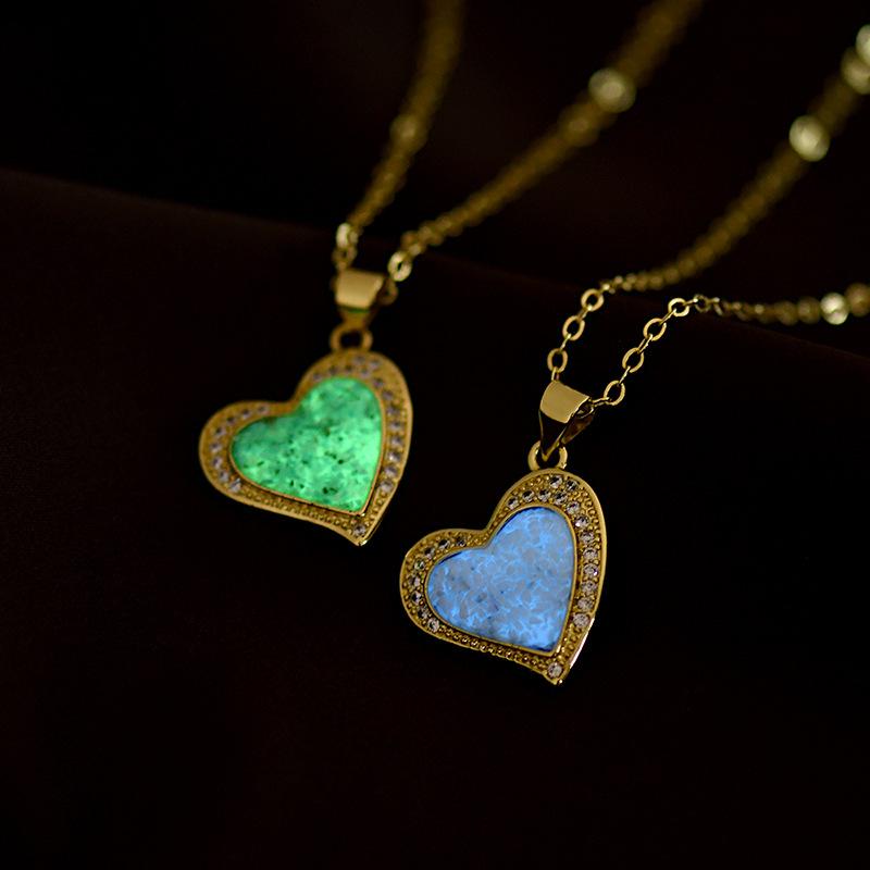 Ожерелье в японском и корейском стиле с цветной клеевой каплей для женщин, ретро-дизайн, персиковое сердце, инкрустированное бриллиантами, нишевое украшение для ожерелья