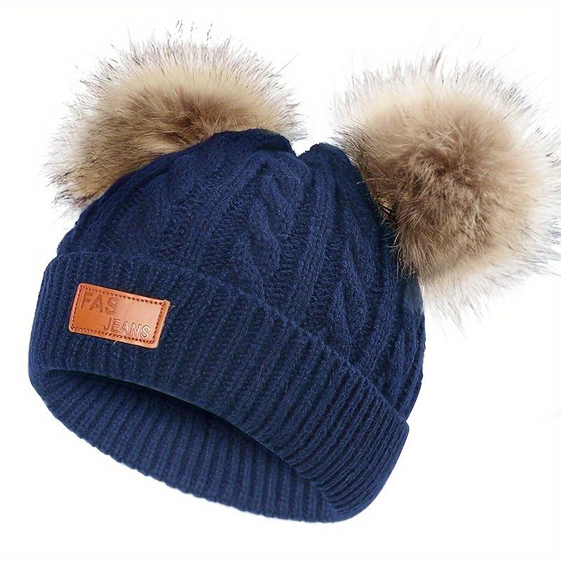 Вязаная детская шапочка с помпонами