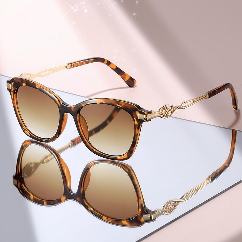 2026 Trend Vintage Cat-Eye Sunglasses: Black Frame with Decorative Gold Accents, Classic Design for Beach & Fashion Outfits