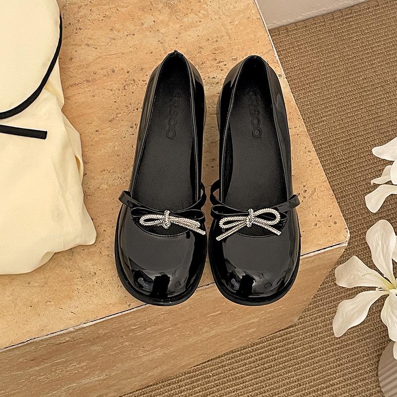 Французские ретро легкие туфли на толстом каблуке женские новинка 2025 года весна и осень юбка увеличение роста универсальные туфли Мэри Джейн маленькие кожаные туфли