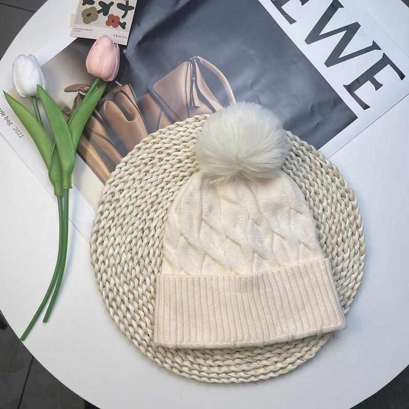 Winter knitted hat Nordic style hairball removable imitation fox hairball twist wool hat spot