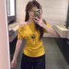 Корейская нишевая желтая облегающая футболка на одно плечо для женщин - Летний топ, подчеркивающий талию